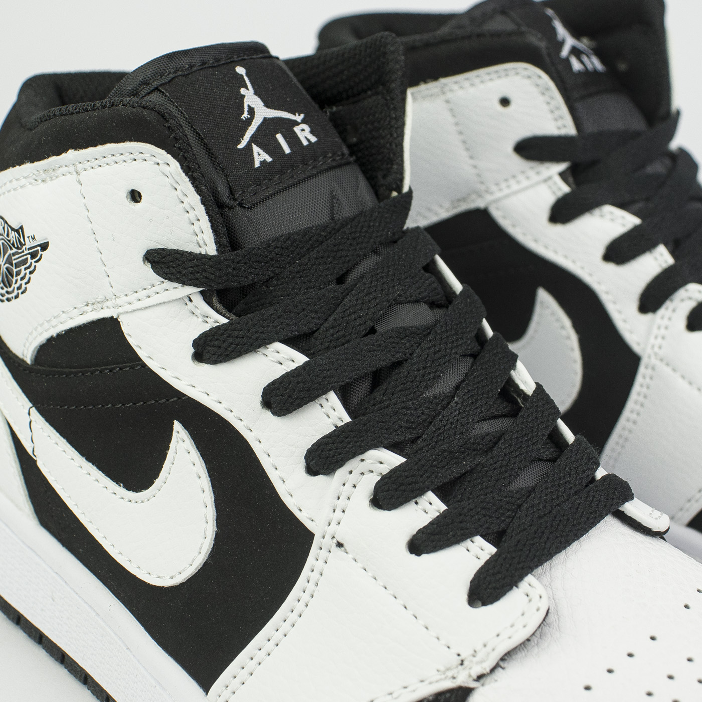 Кроссовки Nike Air Jordan 1 White / Black