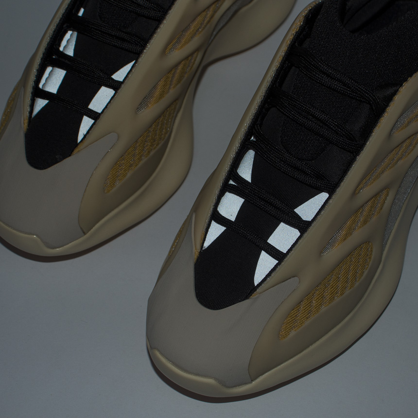 Кроссовки Adidas Yeezy 700 v3 Safflower Кроссовки Adidas Yeezy 700 v3 Safflower