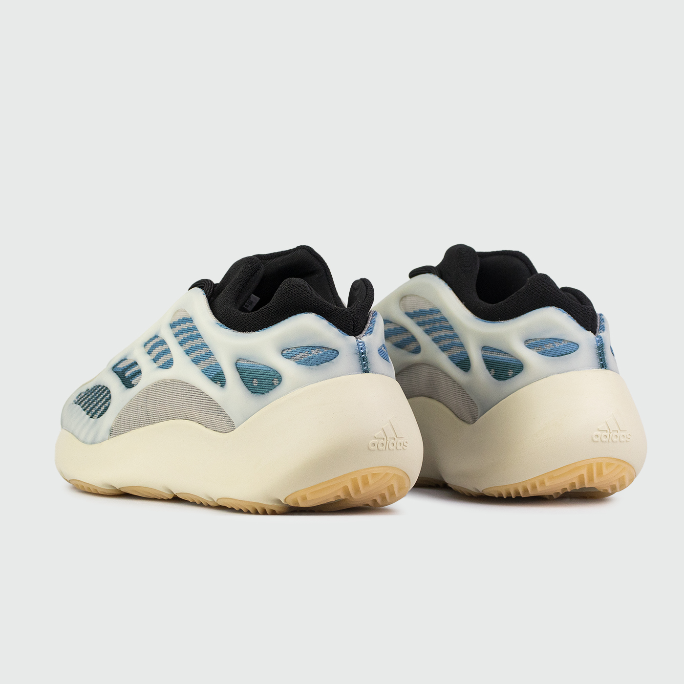 Кроссовки Adidas Yeezy Boost 700 v3 Kyanite Кроссовки Adidas Yeezy Boost 700 v3 Kyanite