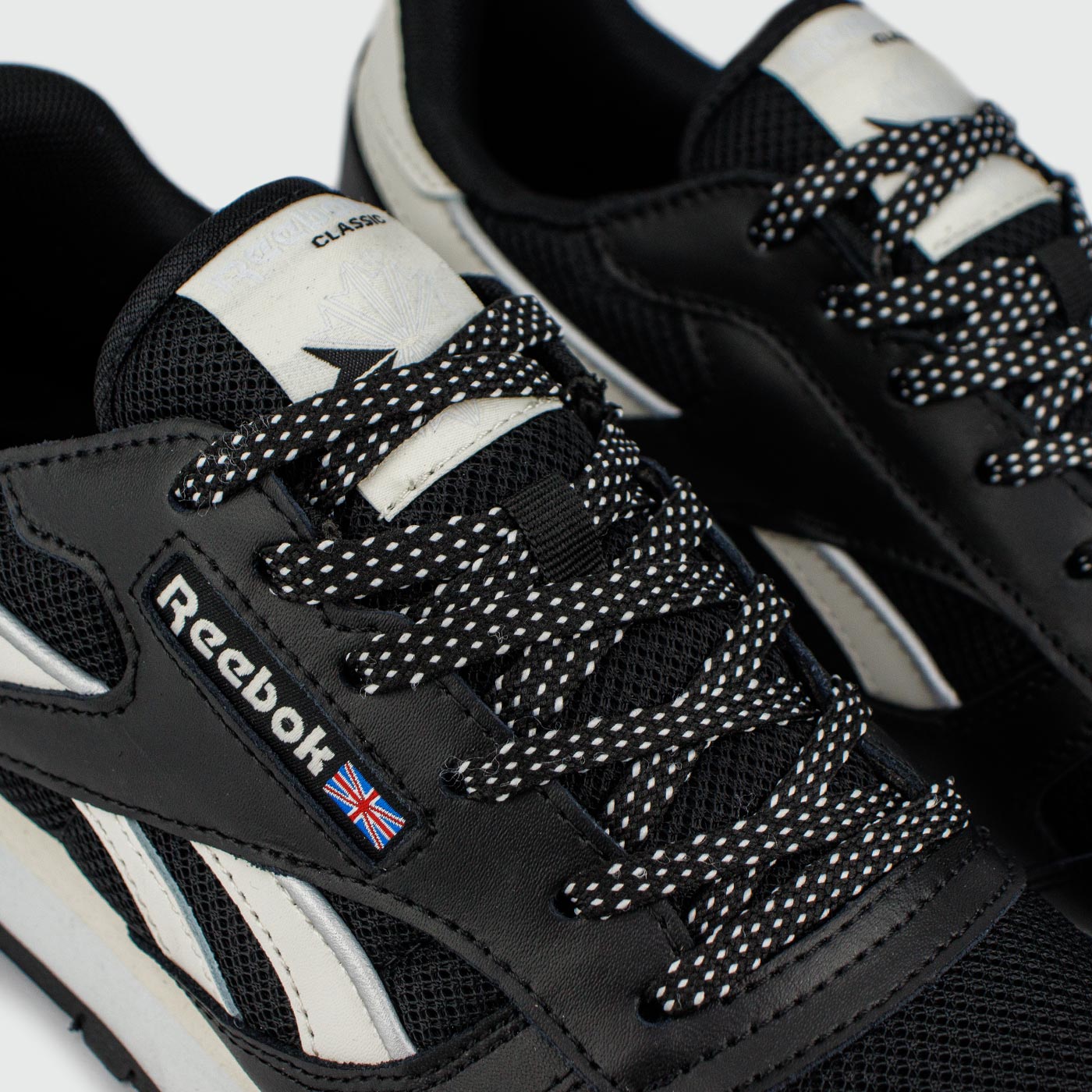 Кроссовки Reebok Classic Leather Black / White Кроссовки Reebok Classic Leather Black / White