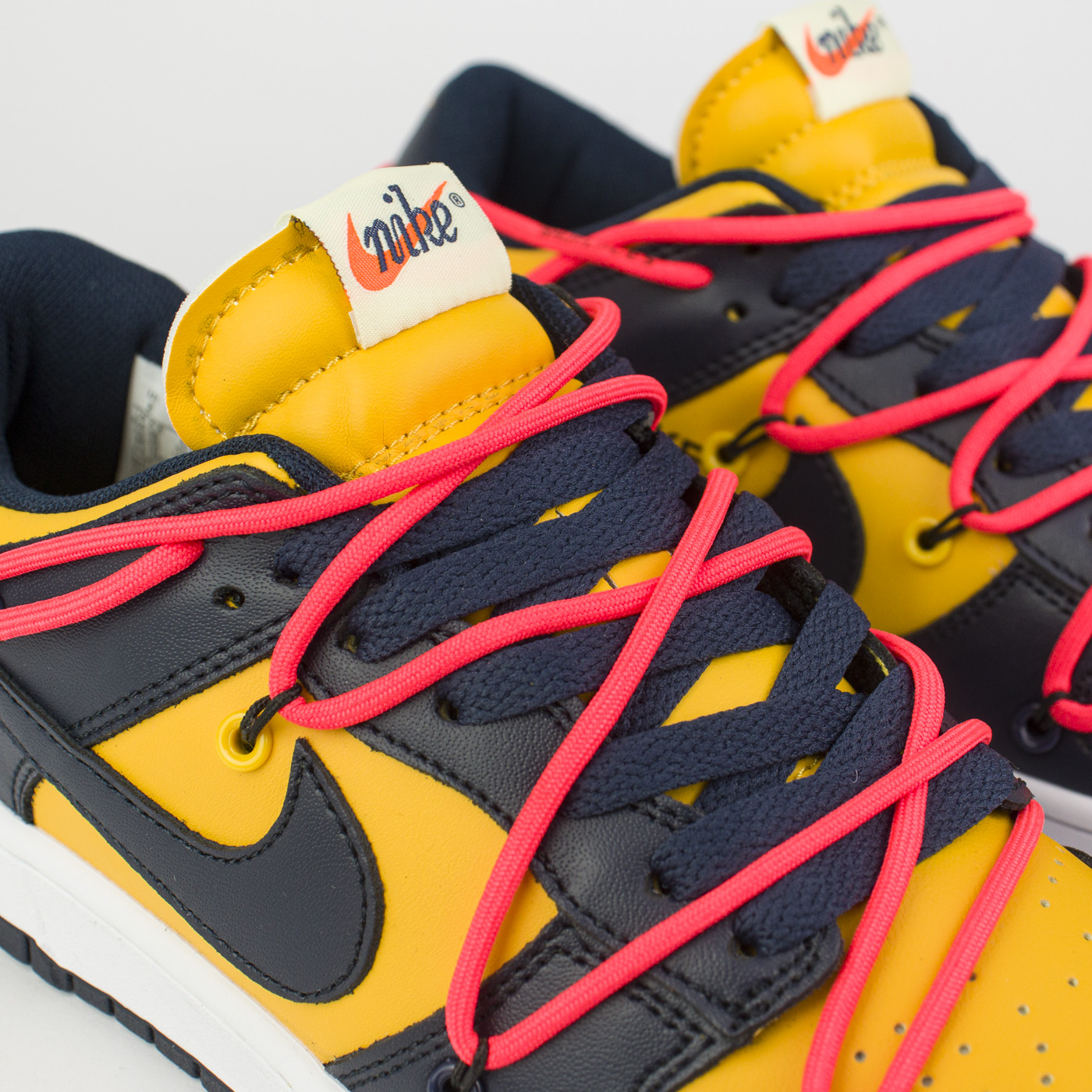 Кроссовки Nike Dunk Low x Off-White Wmns University Gold Кроссовки Nike Dunk Low x Off-White Wmns University Gold