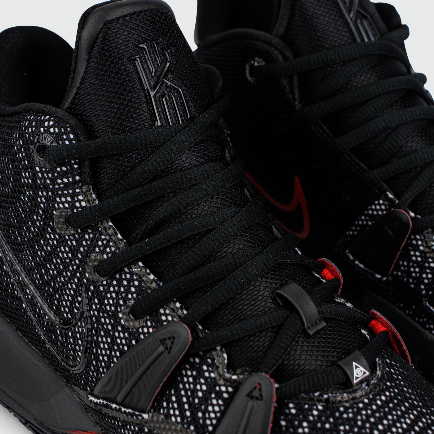 Кроссовки Nike Kyrie 7 Black / Red Кроссовки Nike Kyrie 7 Black / Red