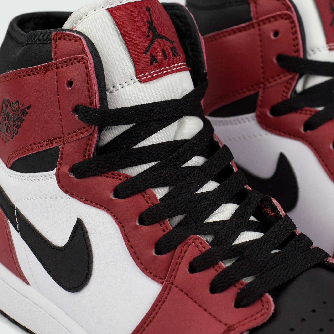 Кроссовки Nike Air Jordan 1 Red / Black with Fur Кроссовки Nike Air Jordan 1 Red / Black with Fur