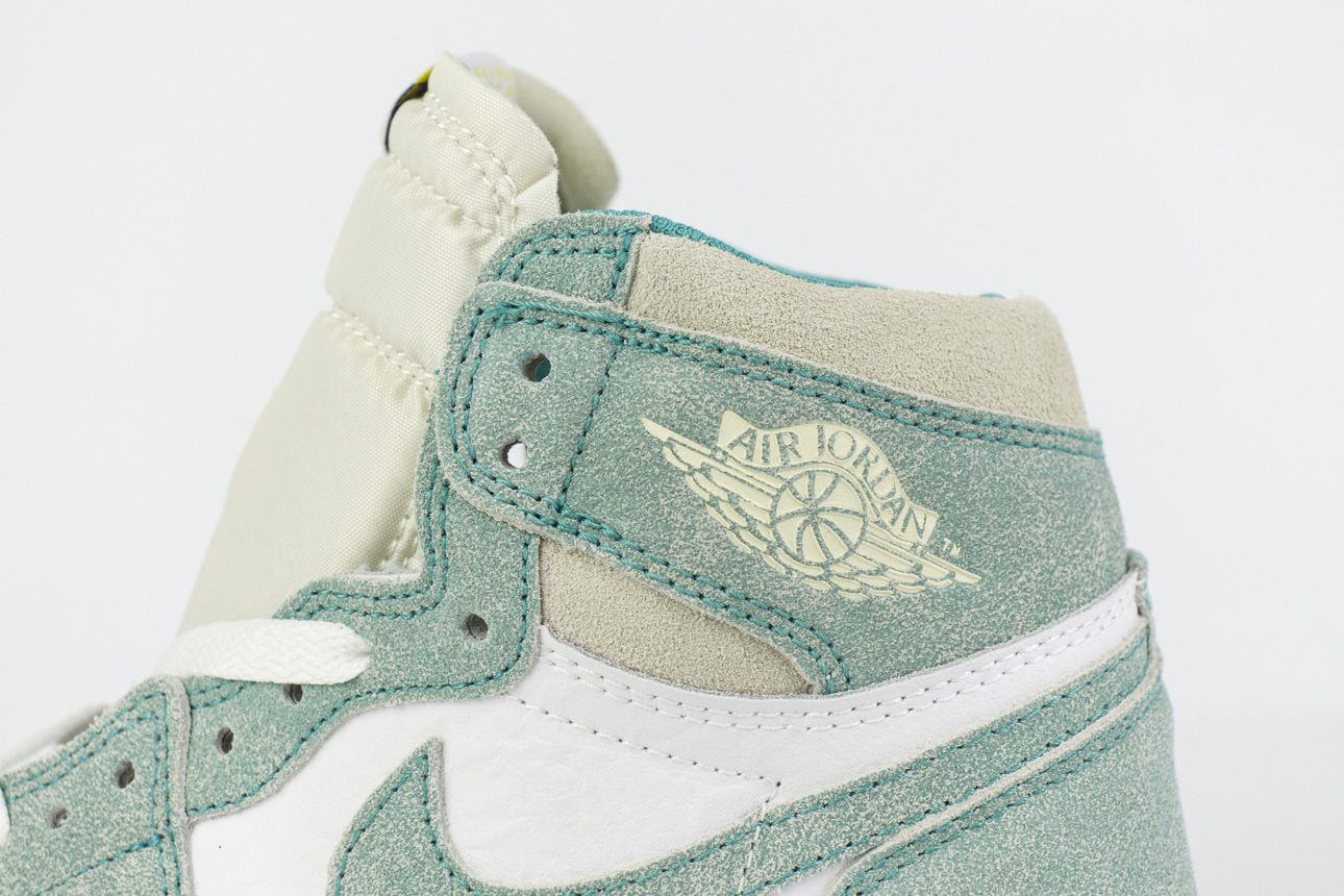 Кроссовки Nike Air Jordan 1 Wmns White / Green dm Кроссовки Nike Air Jordan 1 Wmns White / Green dm