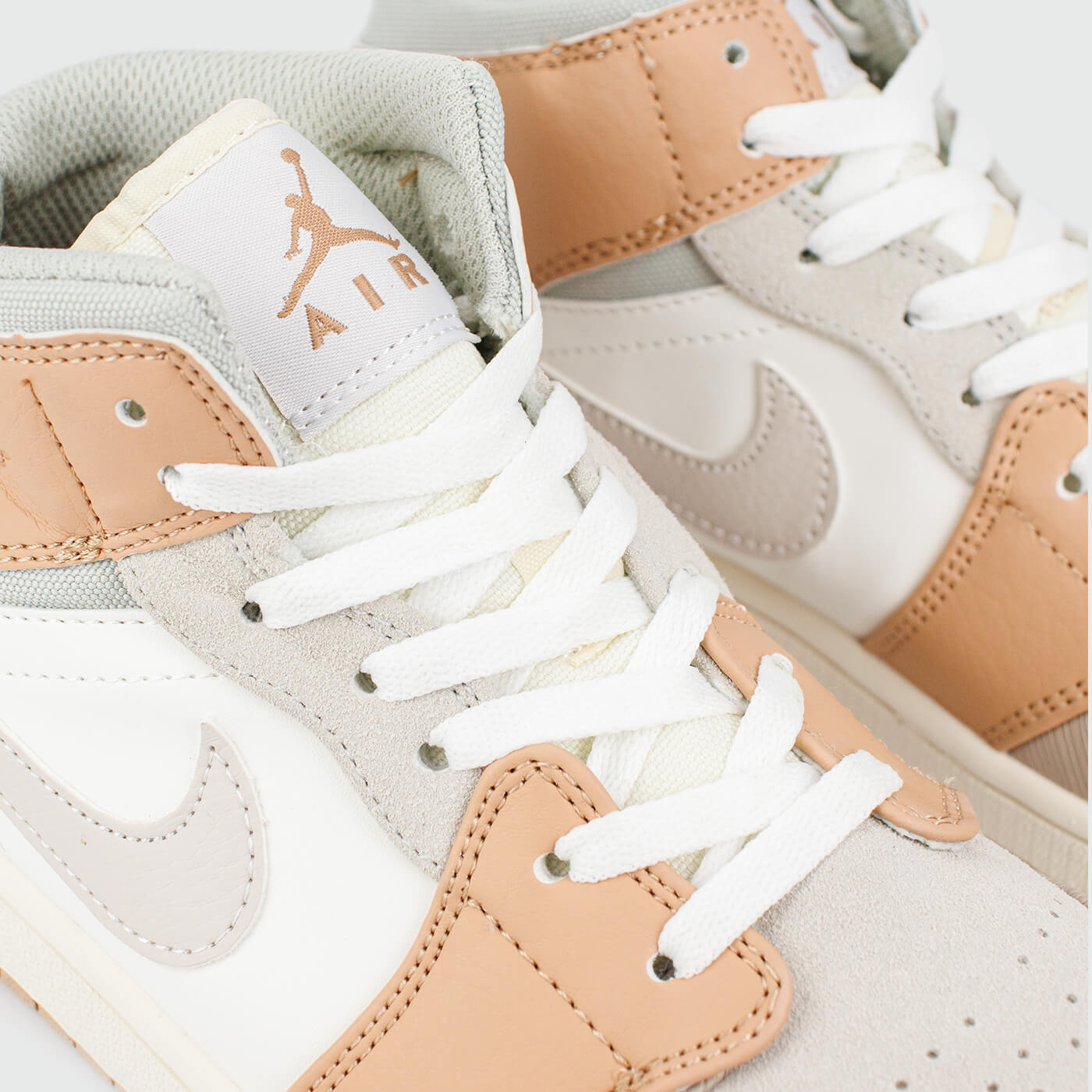 Кроссовки Nike Air Jordan 1 Wmns Cream / White Кроссовки Nike Air Jordan 1 Wmns Cream / White