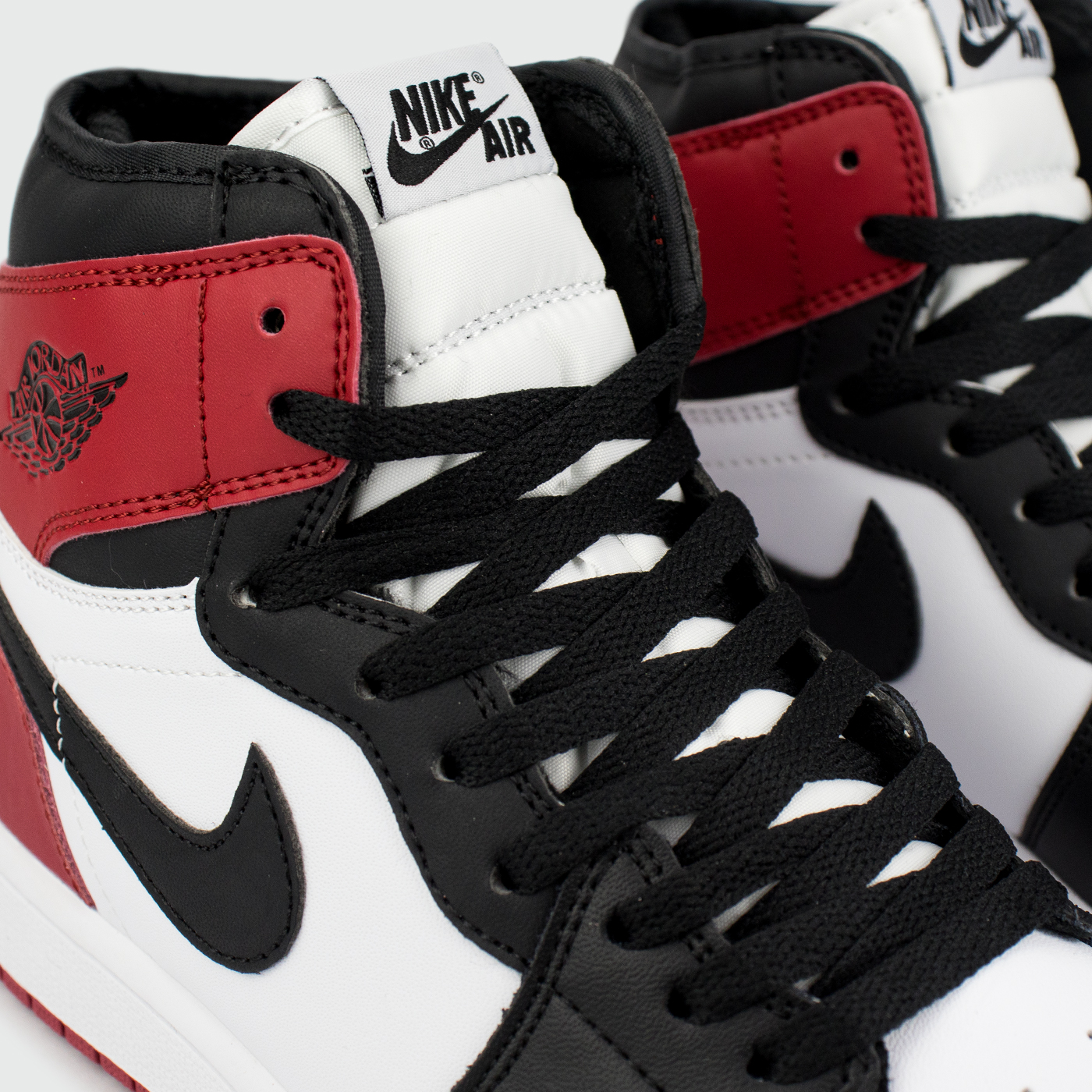 Кроссовки Nike Air Jordan 1 Black Toe with Fur Кроссовки Nike Air Jordan 1 Black Toe with Fur
