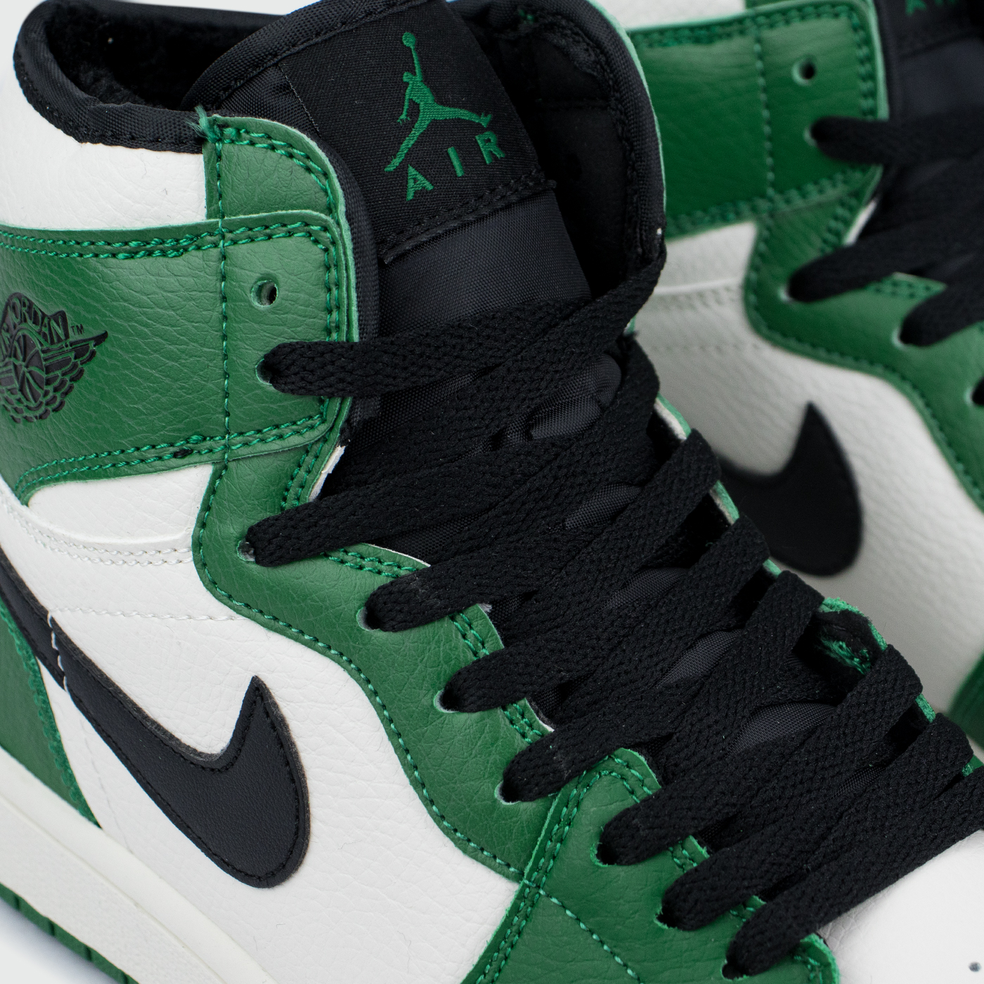 Кроссовки Nike Air Jordan 1 White / Green with Fur Кроссовки Nike Air Jordan 1 White / Green with Fur