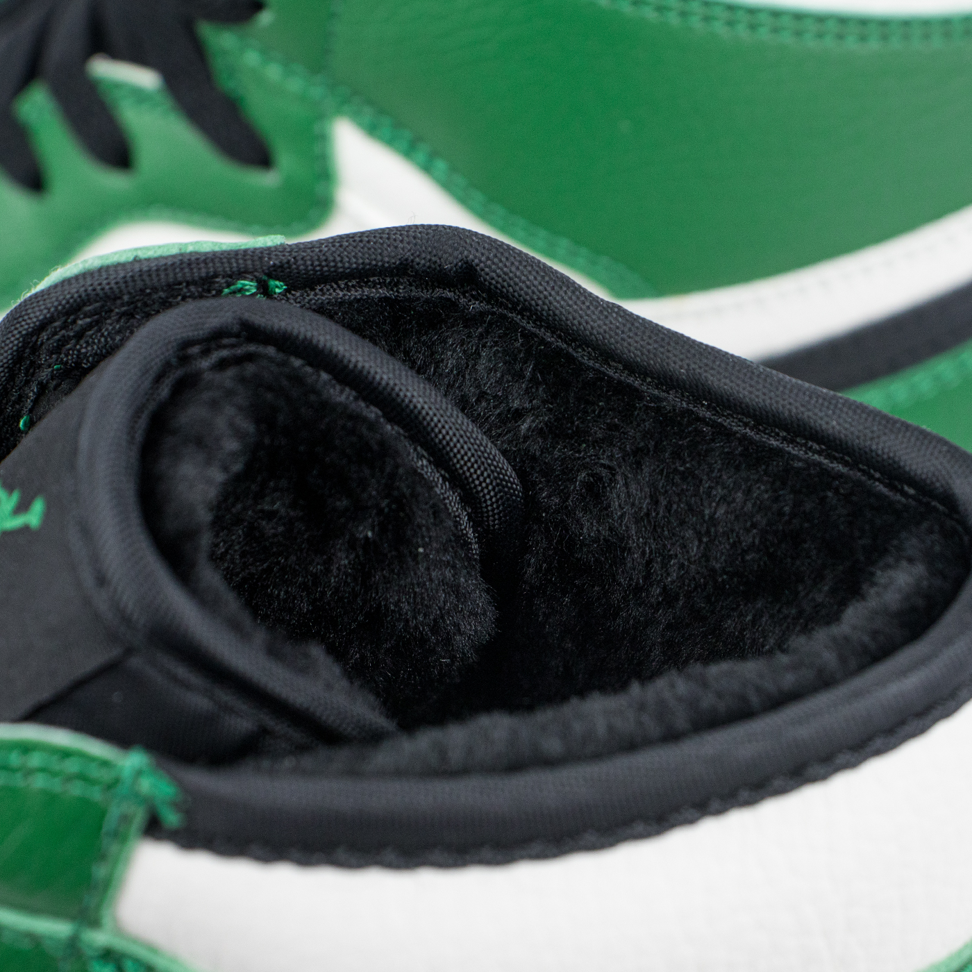 Кроссовки Nike Air Jordan 1 White / Green with Fur Кроссовки Nike Air Jordan 1 White / Green with Fur