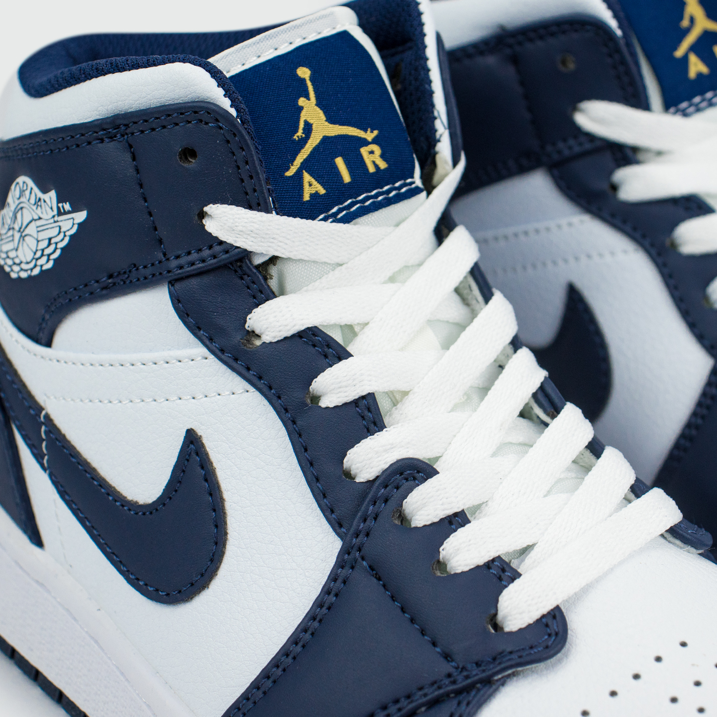 Кроссовки Nike Air Jordan 1 White / Metallic Gold / Obsidian Кроссовки Nike Air Jordan 1 White / Metallic Gold / Obsidian