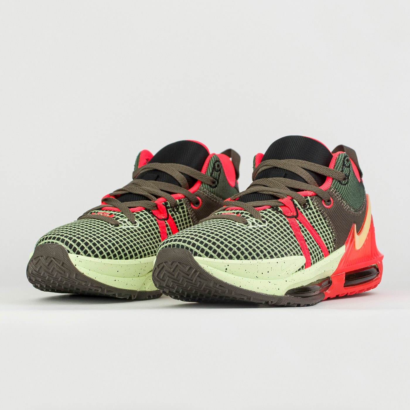 Кроссовки Nike LeBron Witness 7 Alligator Кроссовки Nike LeBron Witness 7 Alligator