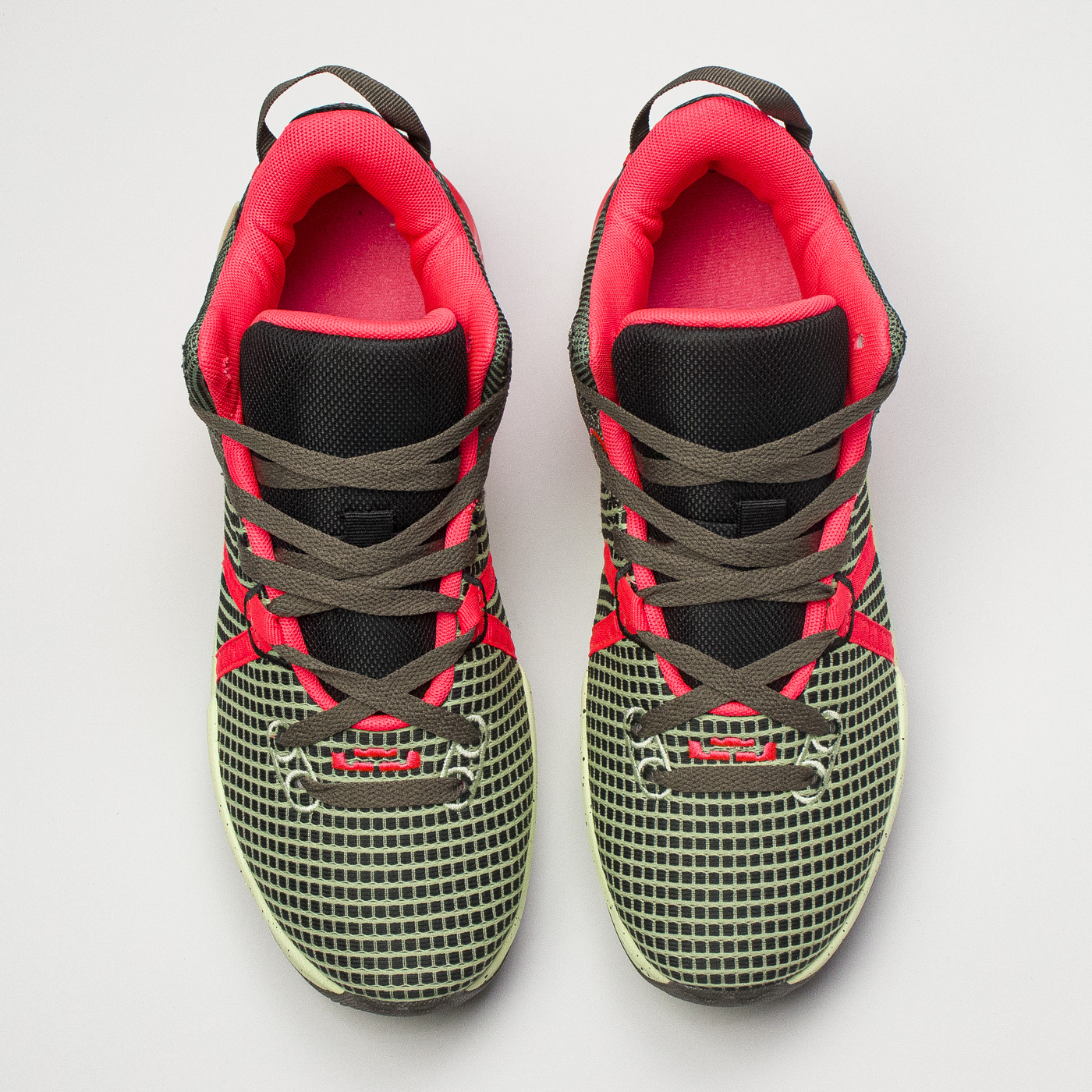 Кроссовки Nike LeBron Witness 7 Alligator Кроссовки Nike LeBron Witness 7 Alligator