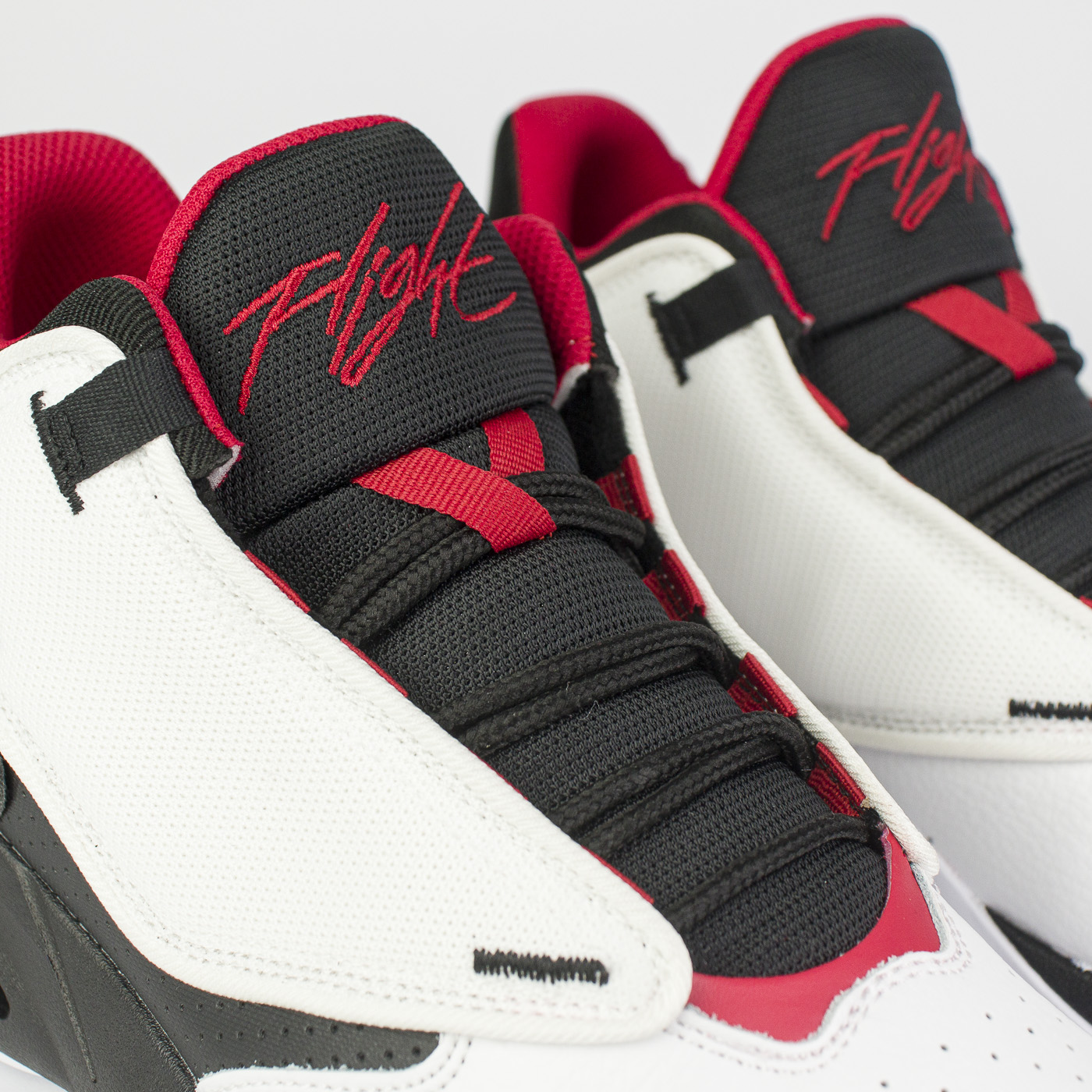 Кроссовки Nike Air Jordan Max Aura 4 White / Red Кроссовки Nike Air Jordan Max Aura 4 White / Red