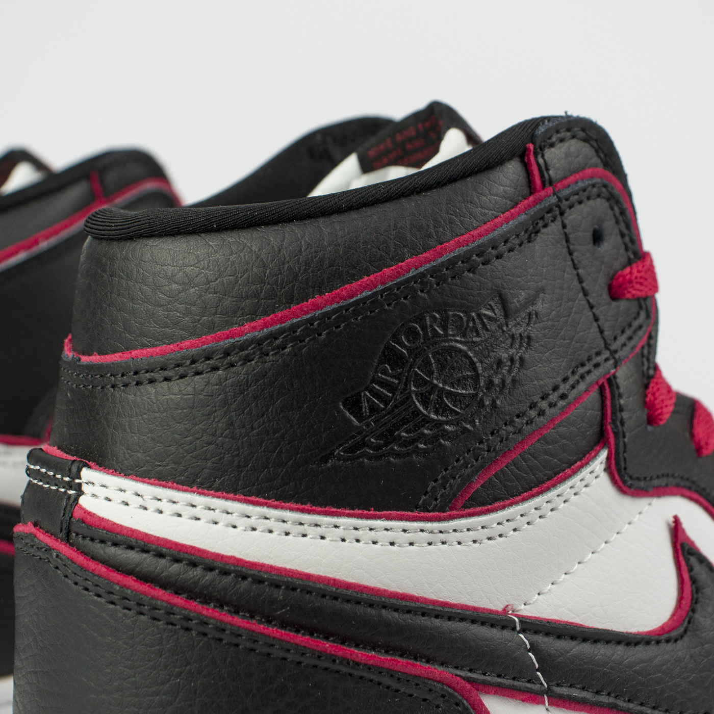 Кроссовки Nike Air Jordan 1 Bloodline