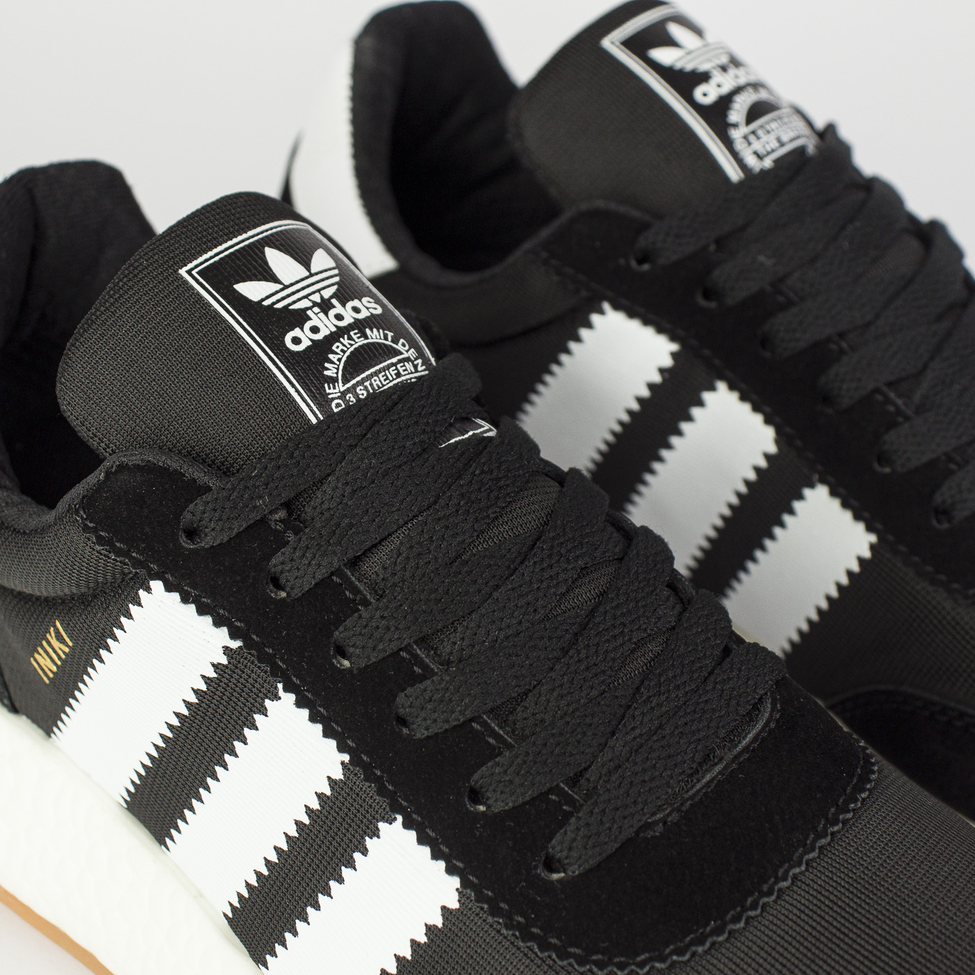 Кроссовки Adidas Iniki Runner Boost Wmns Black / White / Wh. Str Кроссовки Adidas Iniki Runner Boost Wmns Black / White / Wh. Str