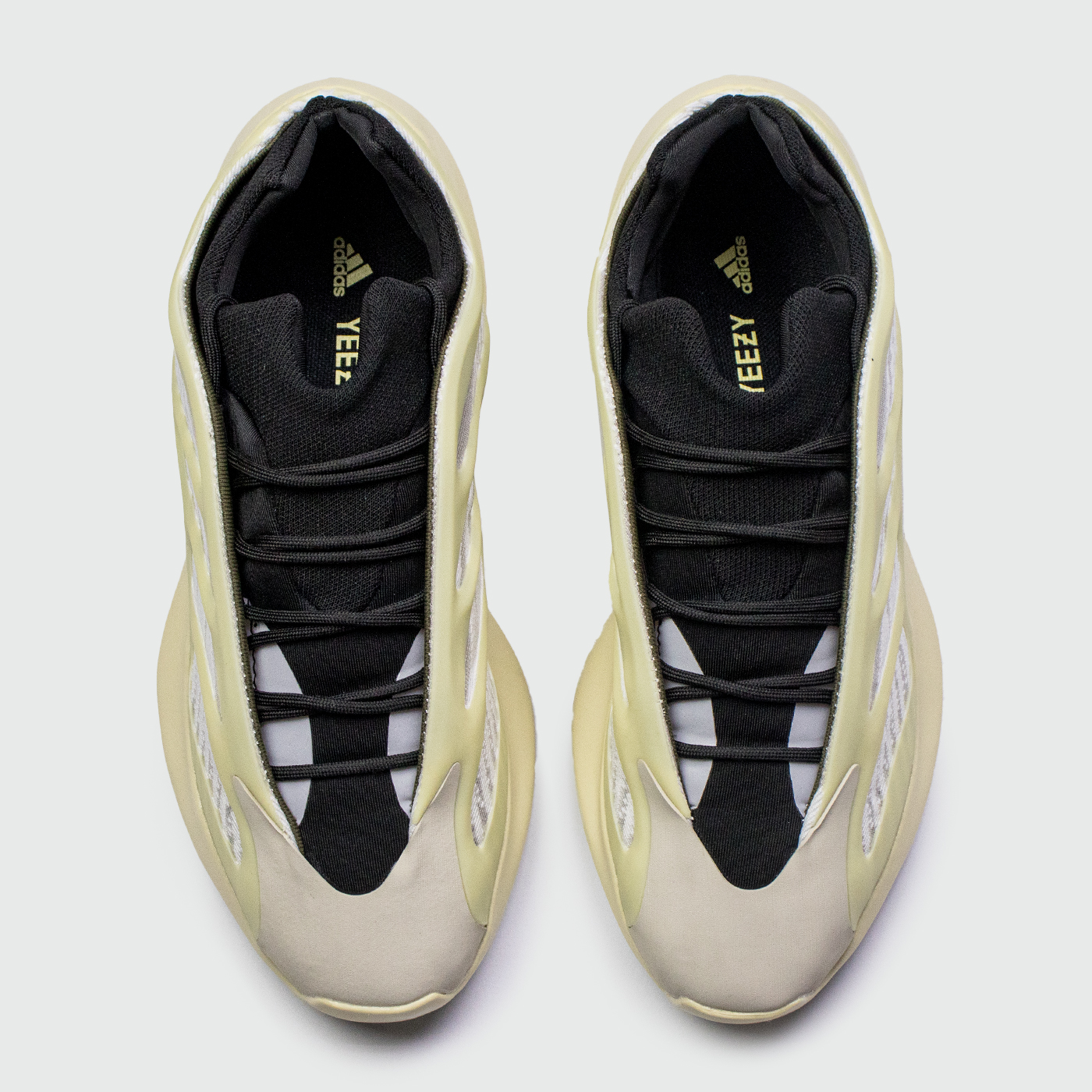 Кроссовки Adidas Yeezy Boost 700 v3 Wmns Azael Кроссовки Adidas Yeezy Boost 700 v3 Wmns Azael