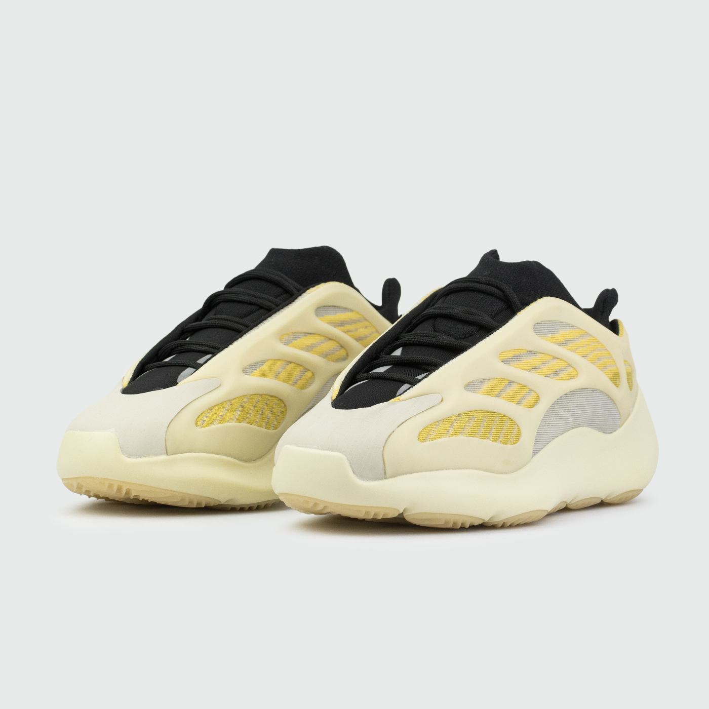 Кроссовки Adidas Yeezy 700 v3 Wmns Safflower Кроссовки Adidas Yeezy 700 v3 Wmns Safflower