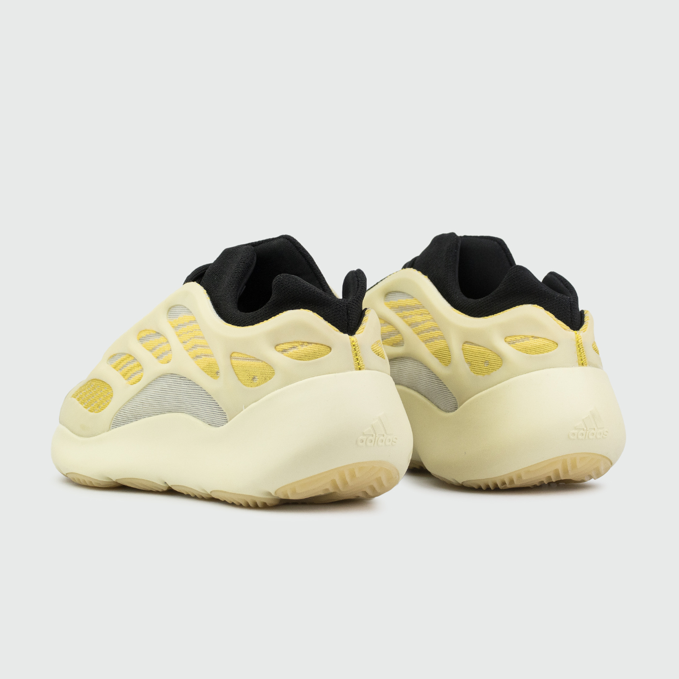 Кроссовки Adidas Yeezy 700 v3 Wmns Safflower Кроссовки Adidas Yeezy 700 v3 Wmns Safflower