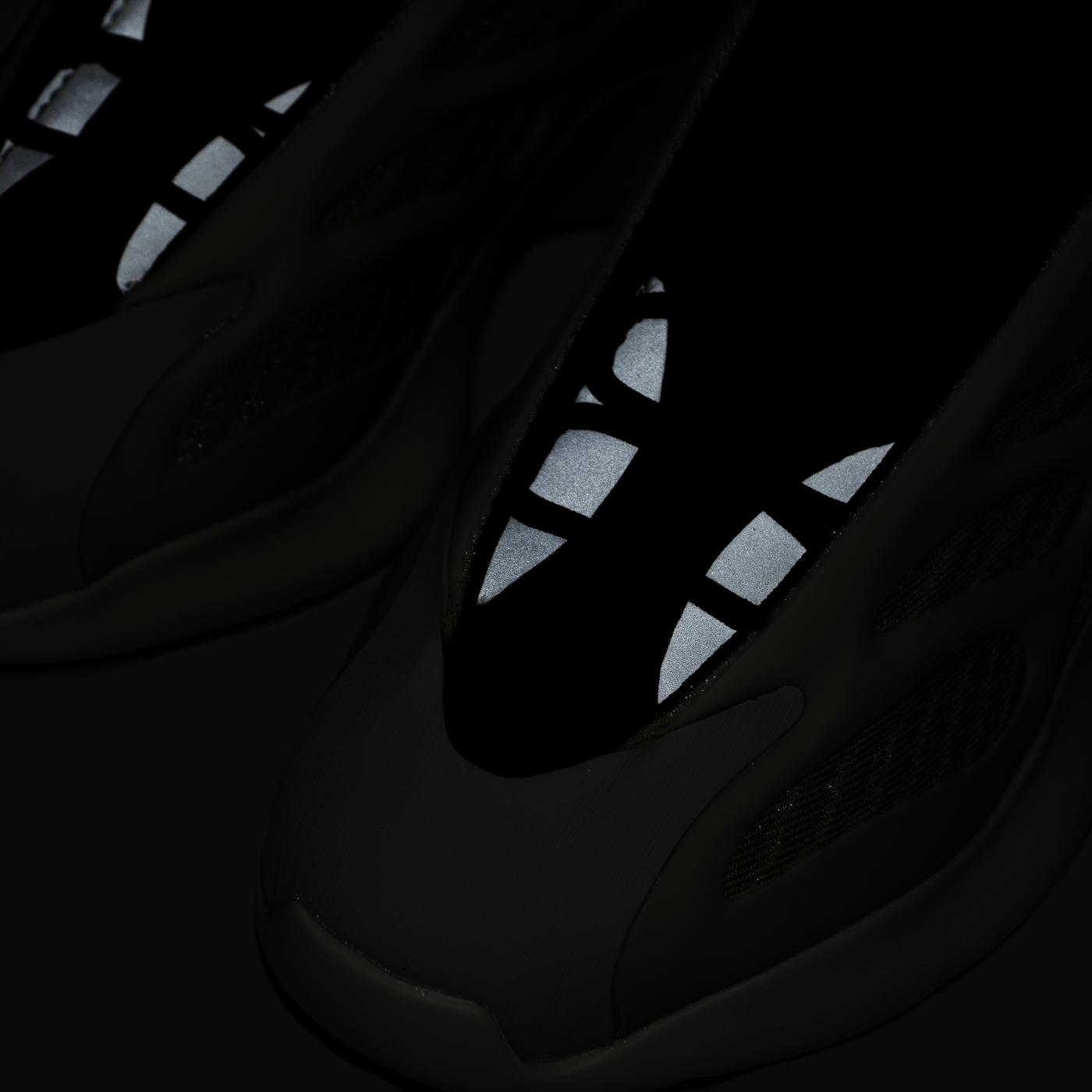 Кроссовки Adidas Yeezy 700 v3 Wmns Safflower Кроссовки Adidas Yeezy 700 v3 Wmns Safflower