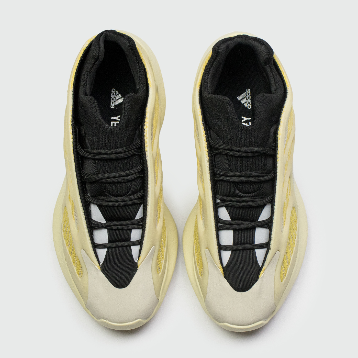 Кроссовки Adidas Yeezy 700 v3 Wmns Safflower Кроссовки Adidas Yeezy 700 v3 Wmns Safflower