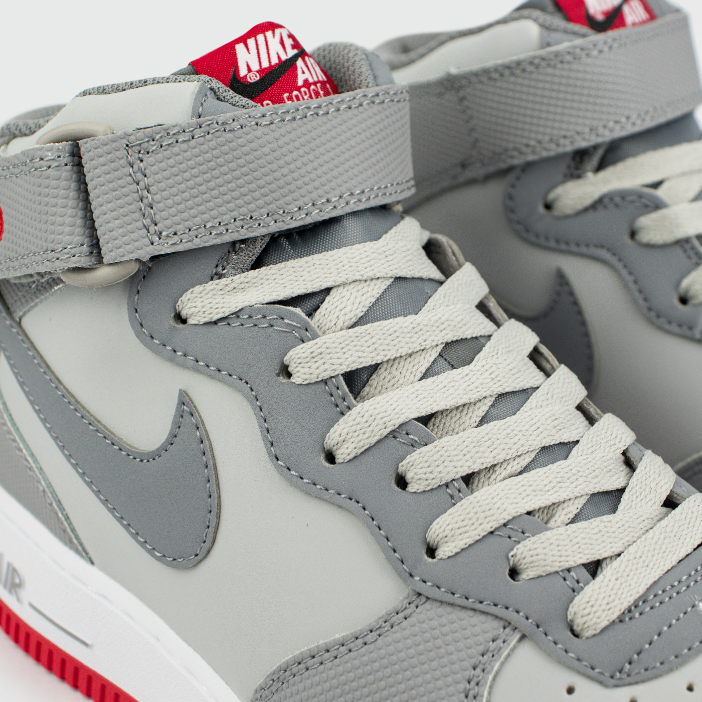 Кроссовки Nike Air Force 1 Wmns L.Grey / Red Ftwr. Кроссовки Nike Air Force 1 Wmns L.Grey / Red Ftwr.
