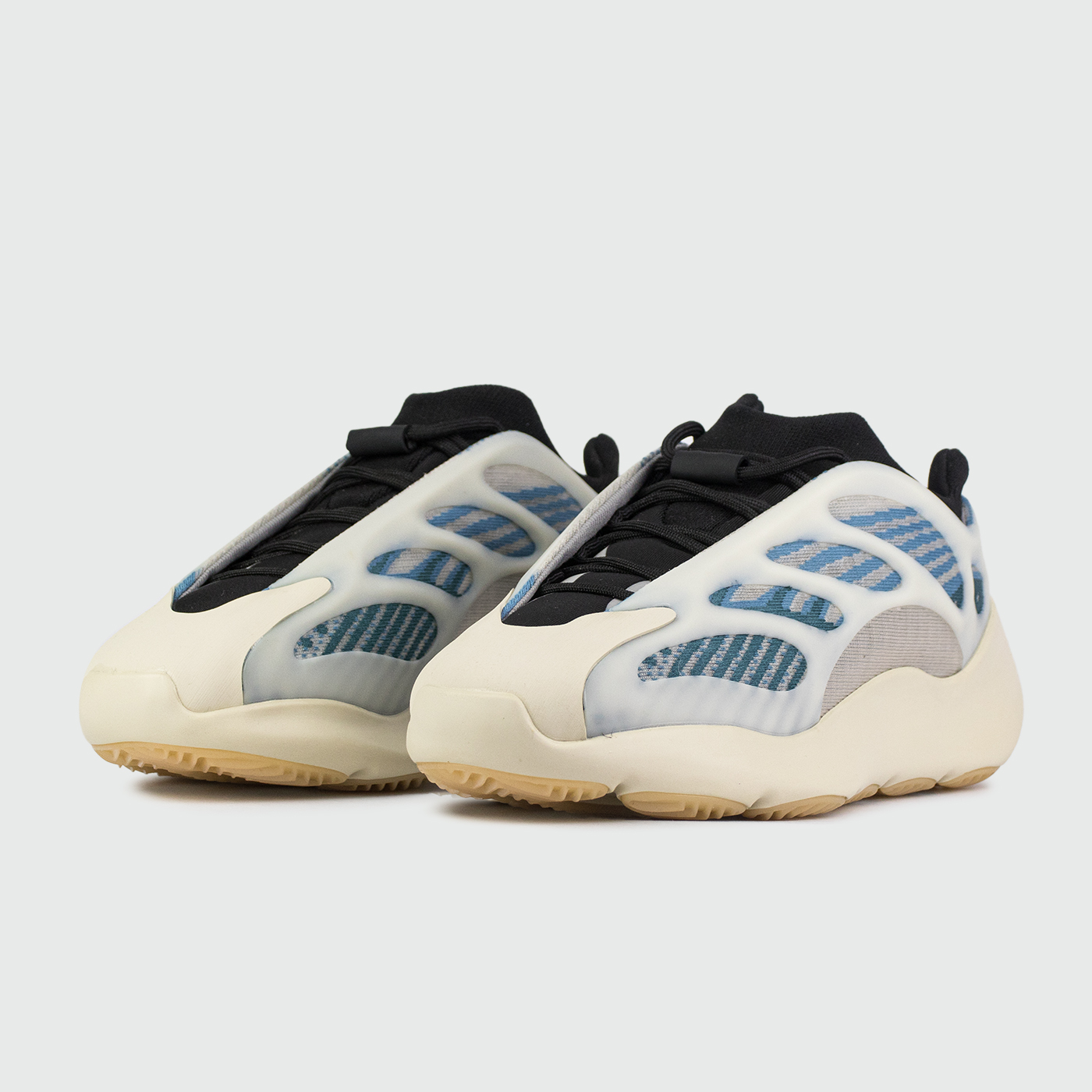 Кроссовки Adidas Yeezy Boost 700 v3 Wmns Kyanite Кроссовки Adidas Yeezy Boost 700 v3 Wmns Kyanite