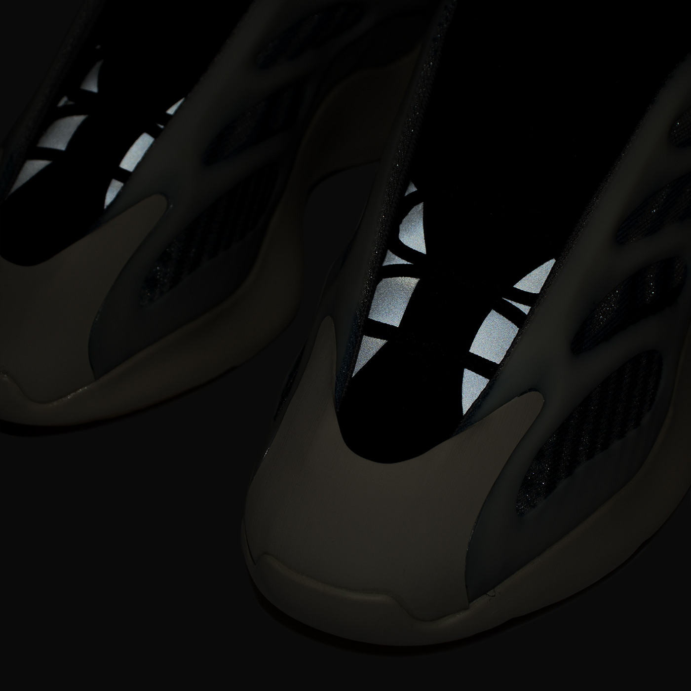 Кроссовки Adidas Yeezy Boost 700 v3 Wmns Kyanite Кроссовки Adidas Yeezy Boost 700 v3 Wmns Kyanite