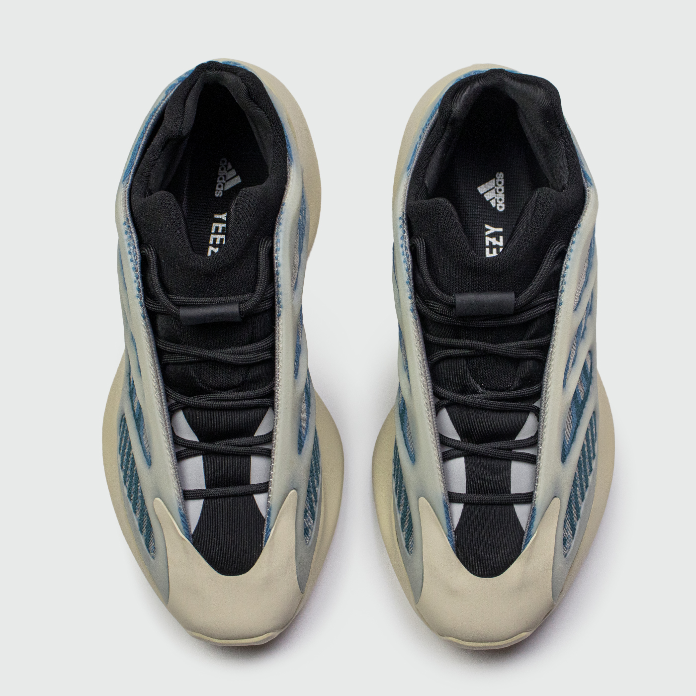 Кроссовки Adidas Yeezy Boost 700 v3 Wmns Kyanite Кроссовки Adidas Yeezy Boost 700 v3 Wmns Kyanite