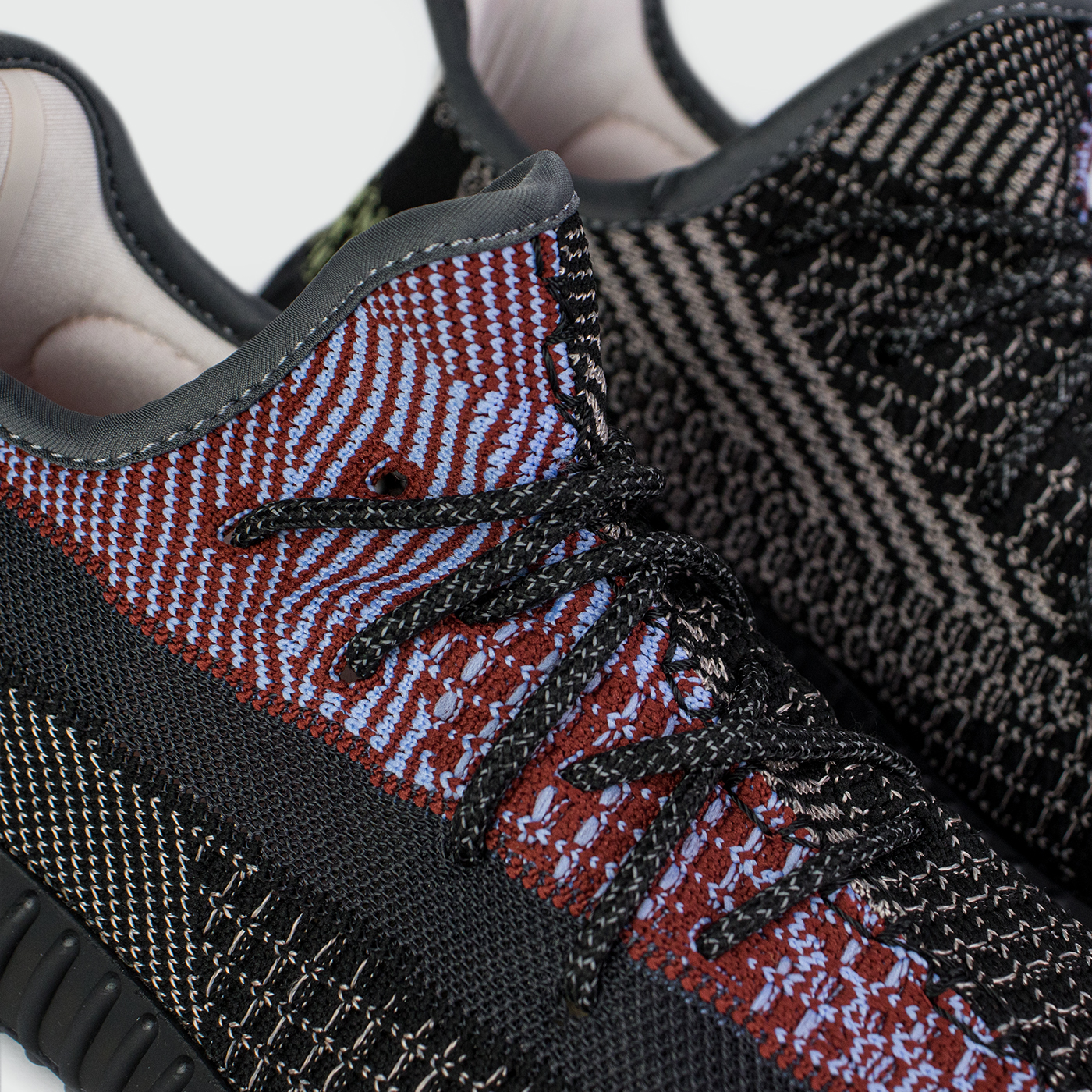 Кроссовки Adidas Yeezy 350 boost v2 Wmns Yecheil Кроссовки Adidas Yeezy 350 boost v2 Wmns Yecheil