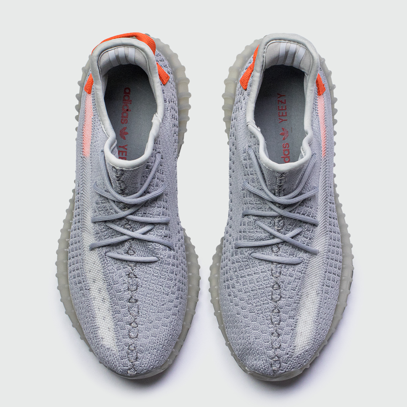Кроссовки Adidas Yeezy 350 boost v2 Wmns Tail Light Кроссовки Adidas Yeezy 350 boost v2 Wmns Tail Light