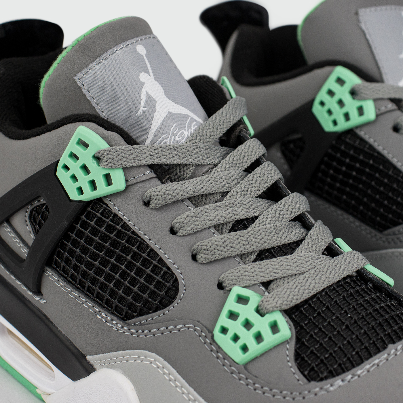 Кроссовки Nike Air Jordan 4 Retro Green Glow Qual. Кроссовки Nike Air Jordan 4 Retro Green Glow Qual.