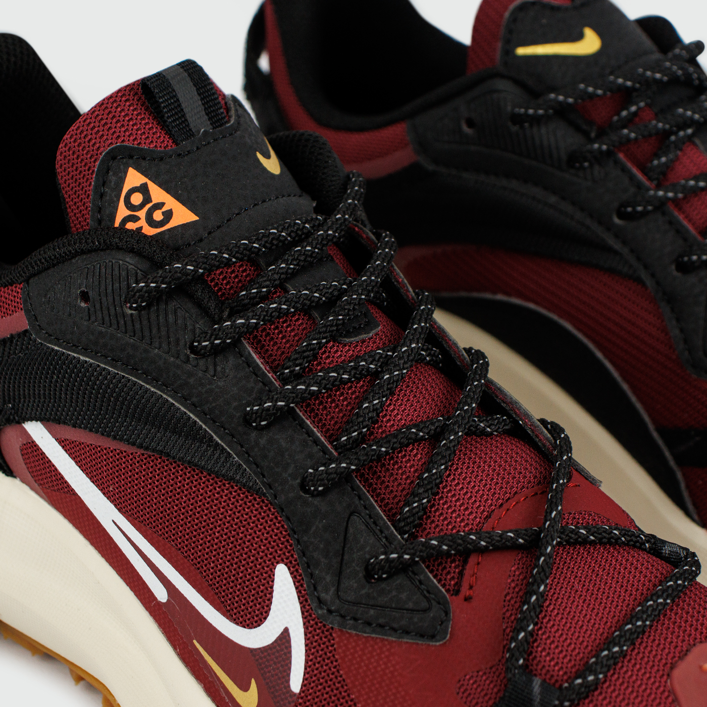 Кроссовки Nike ACG Mountain Fly 2 Low Gtx Red