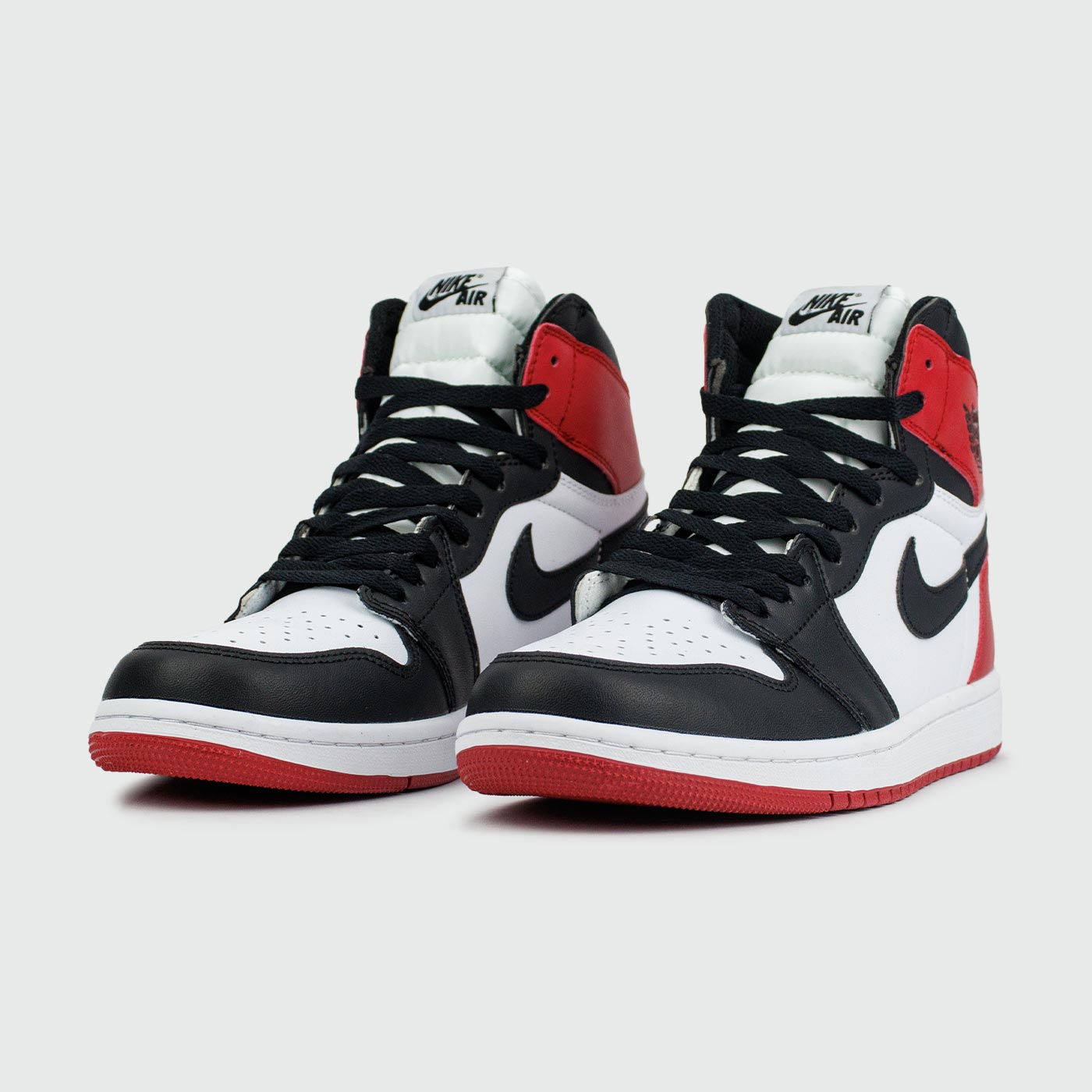 Кроссовки Nike Air Jordan 1 Black Toe Кроссовки Nike Air Jordan 1 Black Toe