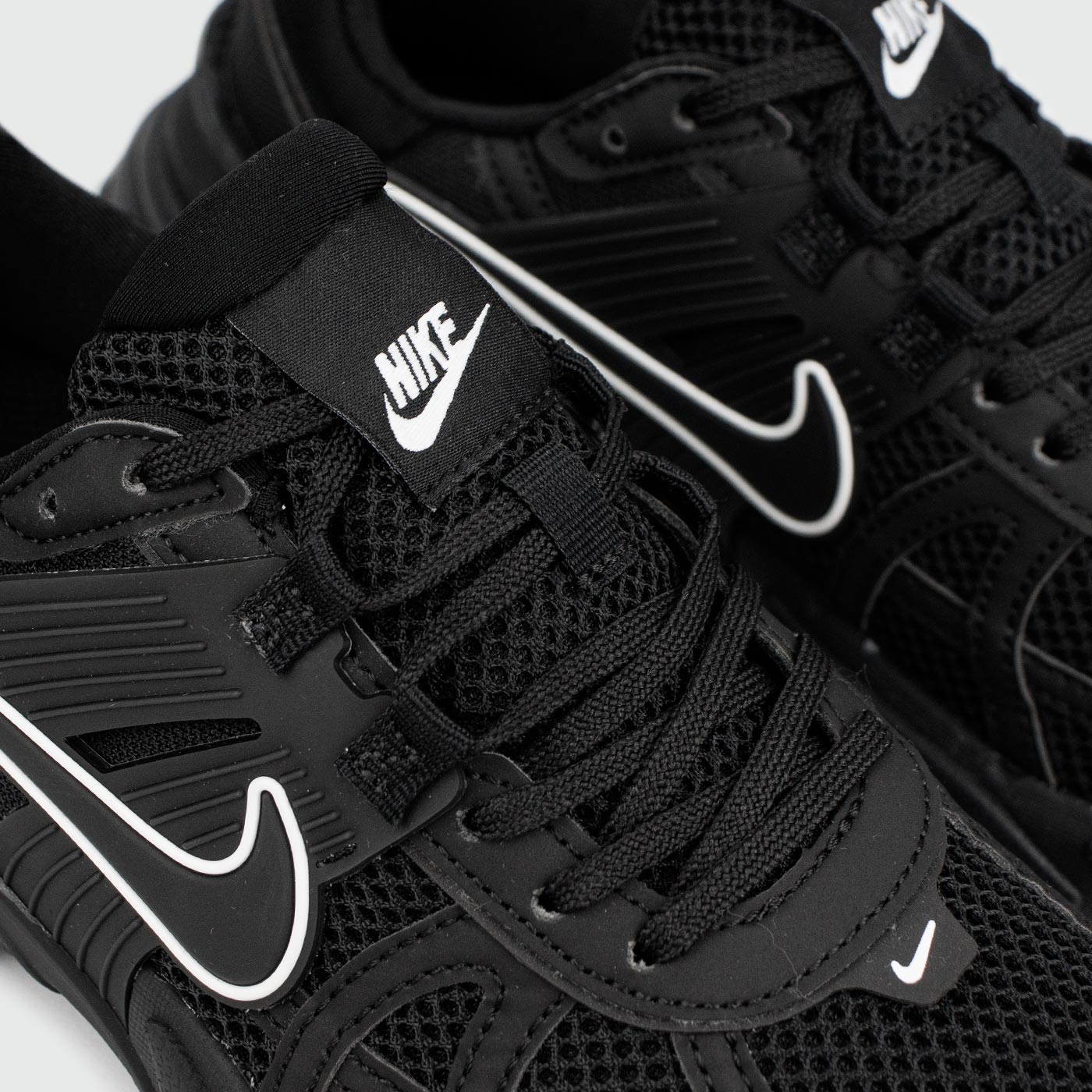 Кроссовки Nike V2K Run Trp.Black Кроссовки Nike V2K Run Trp.Black