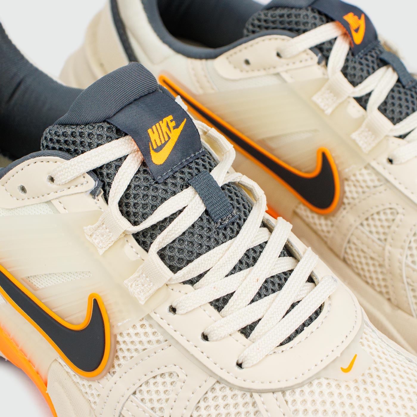 Кроссовки Nike V2K Run Cream Orange Кроссовки Nike V2K Run Cream Orange
