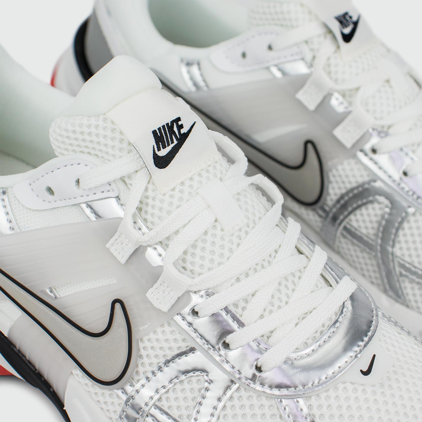 Кроссовки Nike V2K Run White Silver Red Кроссовки Nike V2K Run White Silver Red