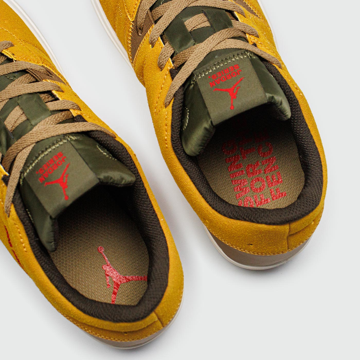 Кеды Air Jordan Series ES Gold Кеды Air Jordan Series ES Gold