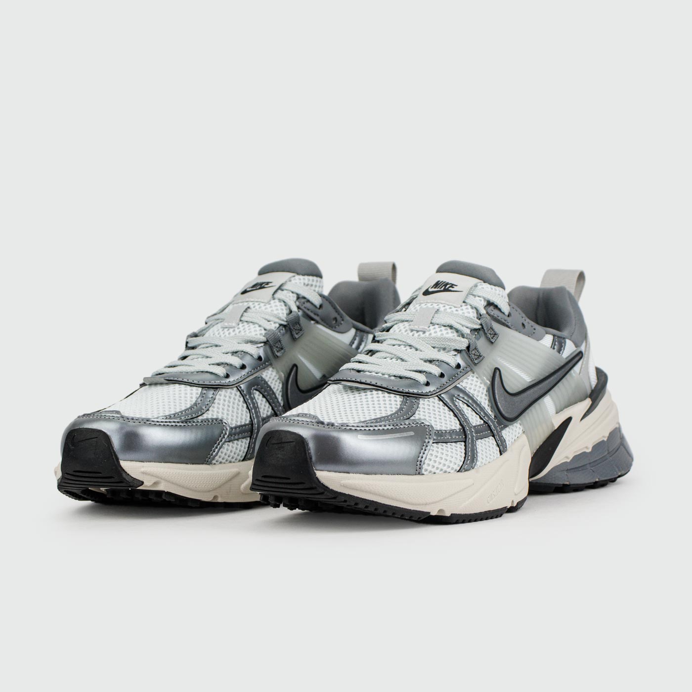 Кроссовки Nike V2K Run D.Grey / White Кроссовки Nike V2K Run D.Grey / White