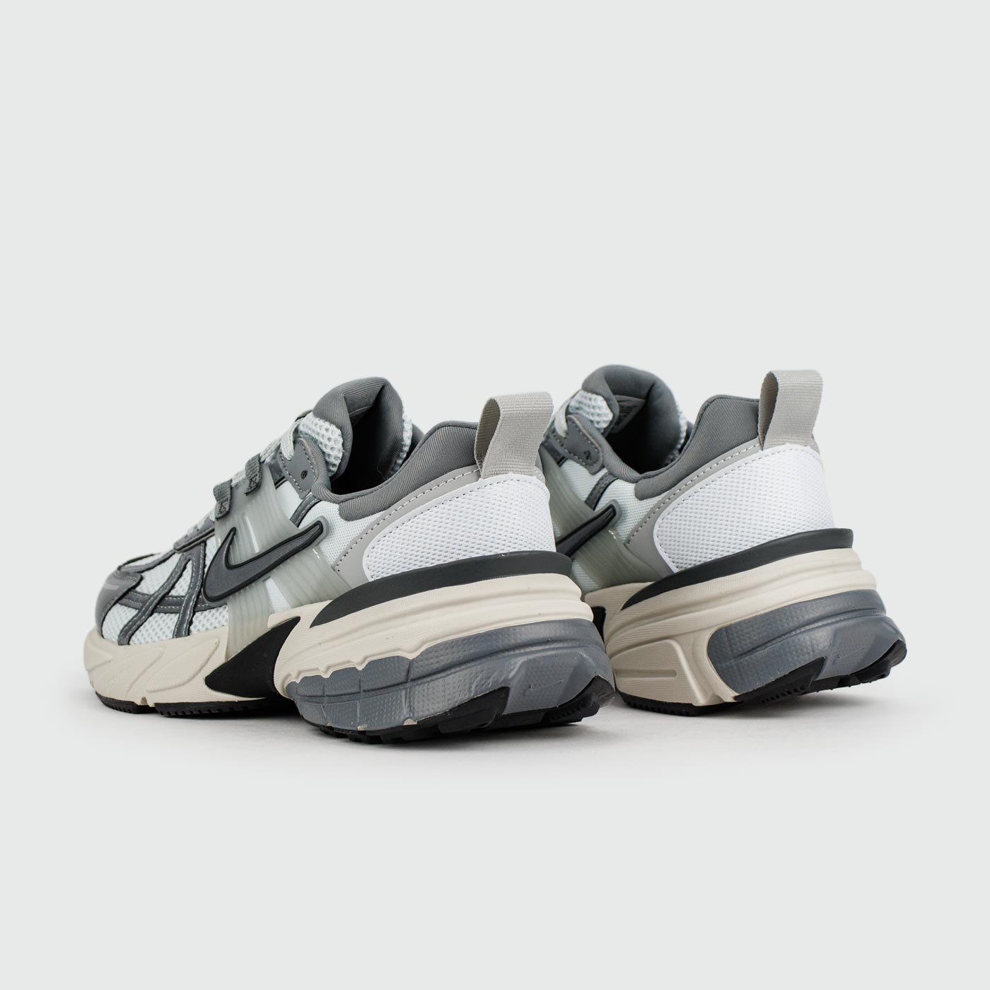 Кроссовки Nike V2K Run D.Grey / White Кроссовки Nike V2K Run D.Grey / White