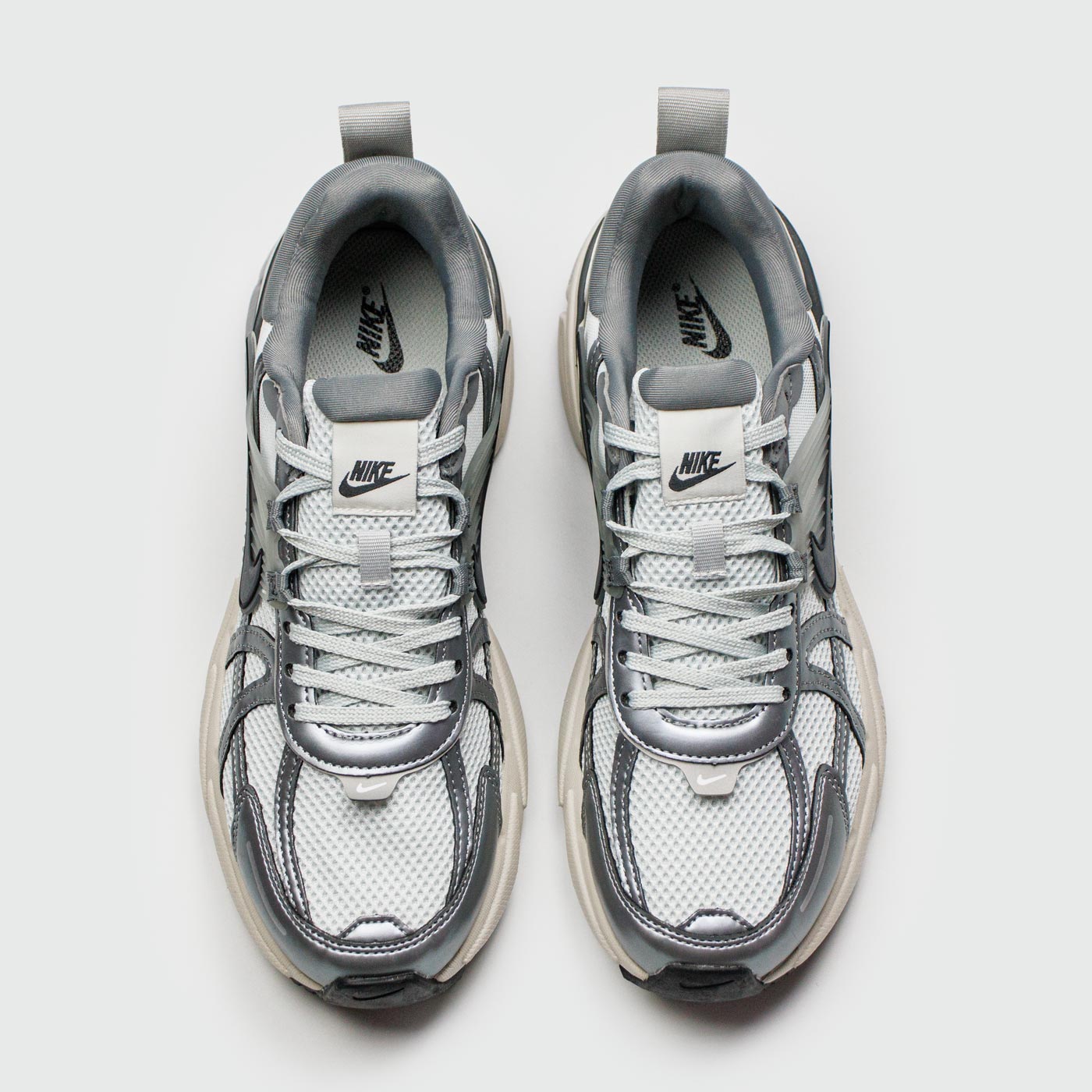Кроссовки Nike V2K Run D.Grey / White Кроссовки Nike V2K Run D.Grey / White