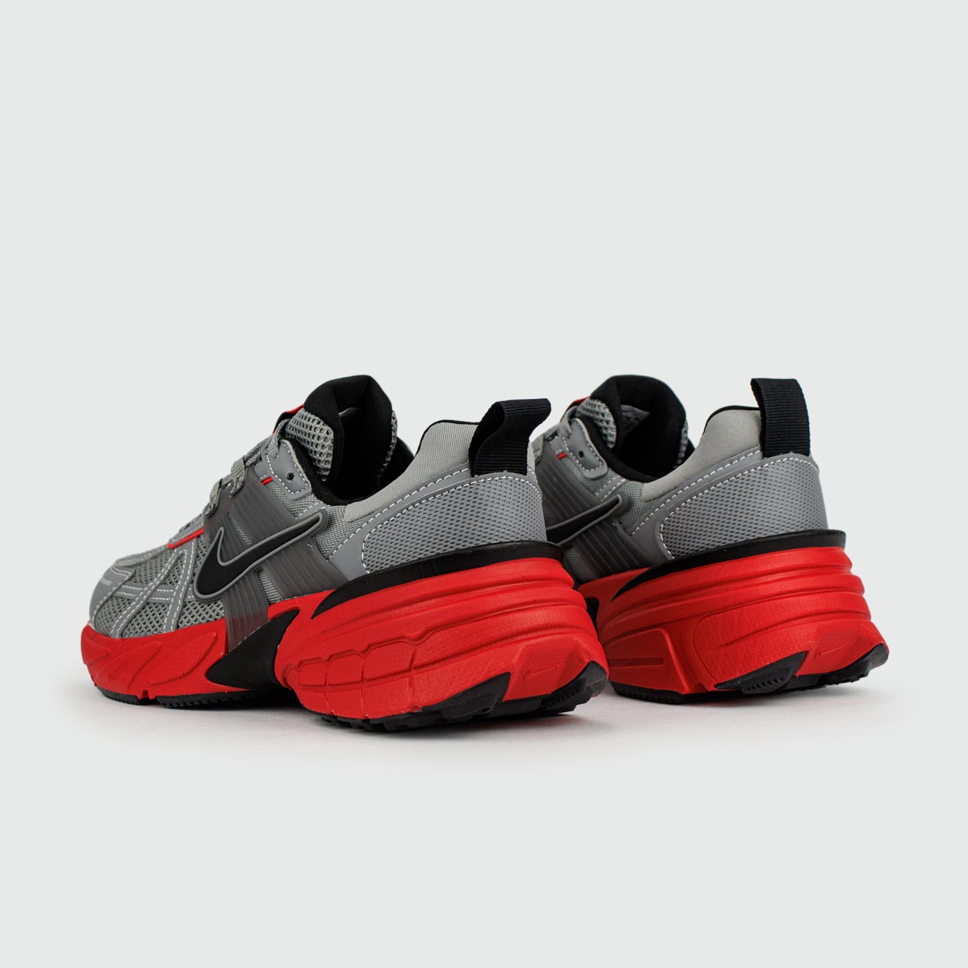 Кроссовки Nike V2K Run Grey / Red Кроссовки Nike V2K Run Grey / Red
