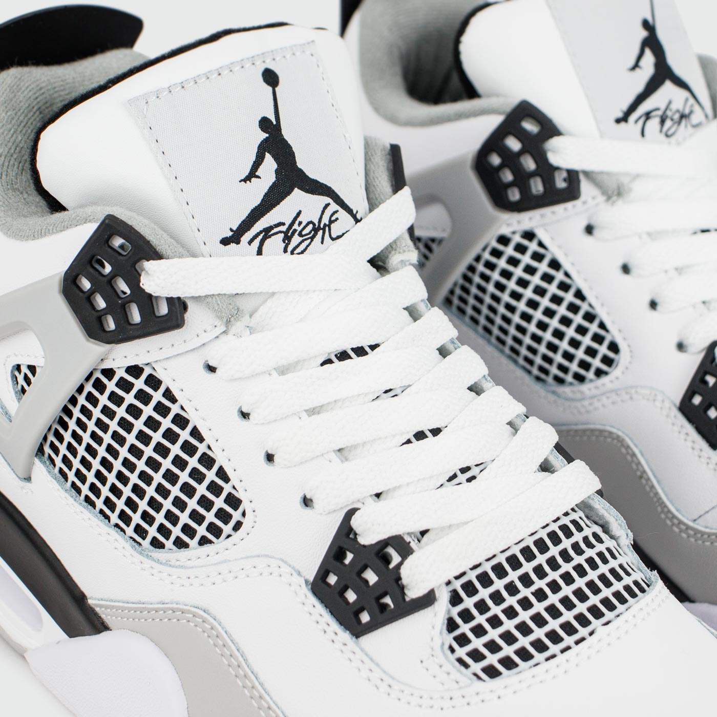 Кроссовки Nike Air Jordan 4 Retro White / Black Кроссовки Nike Air Jordan 4 Retro White / Black